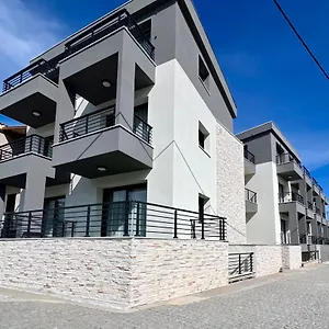 Aparthotel Four Shades Luxury, Sarti